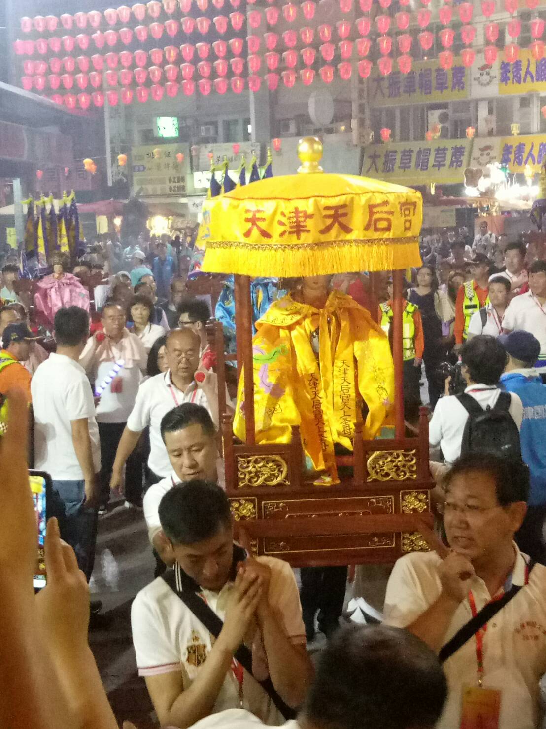 天津媽祖娘娘台灣匯親      大甲鎮瀾宮駐駕儀式莊嚴       花車受矚目