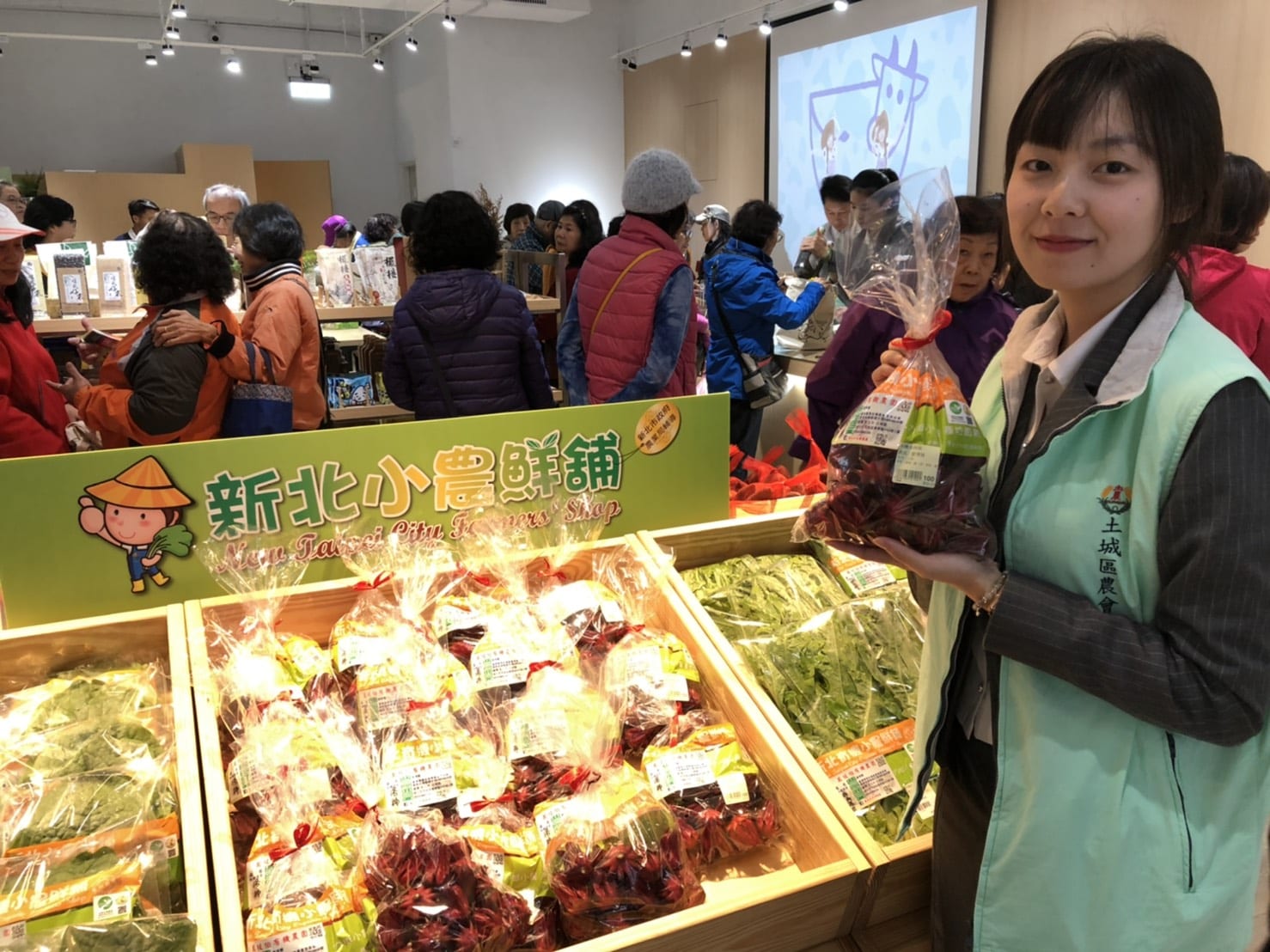 自己的農友自己挺     土城及五股農會小農鮮鋪開賣啦！
