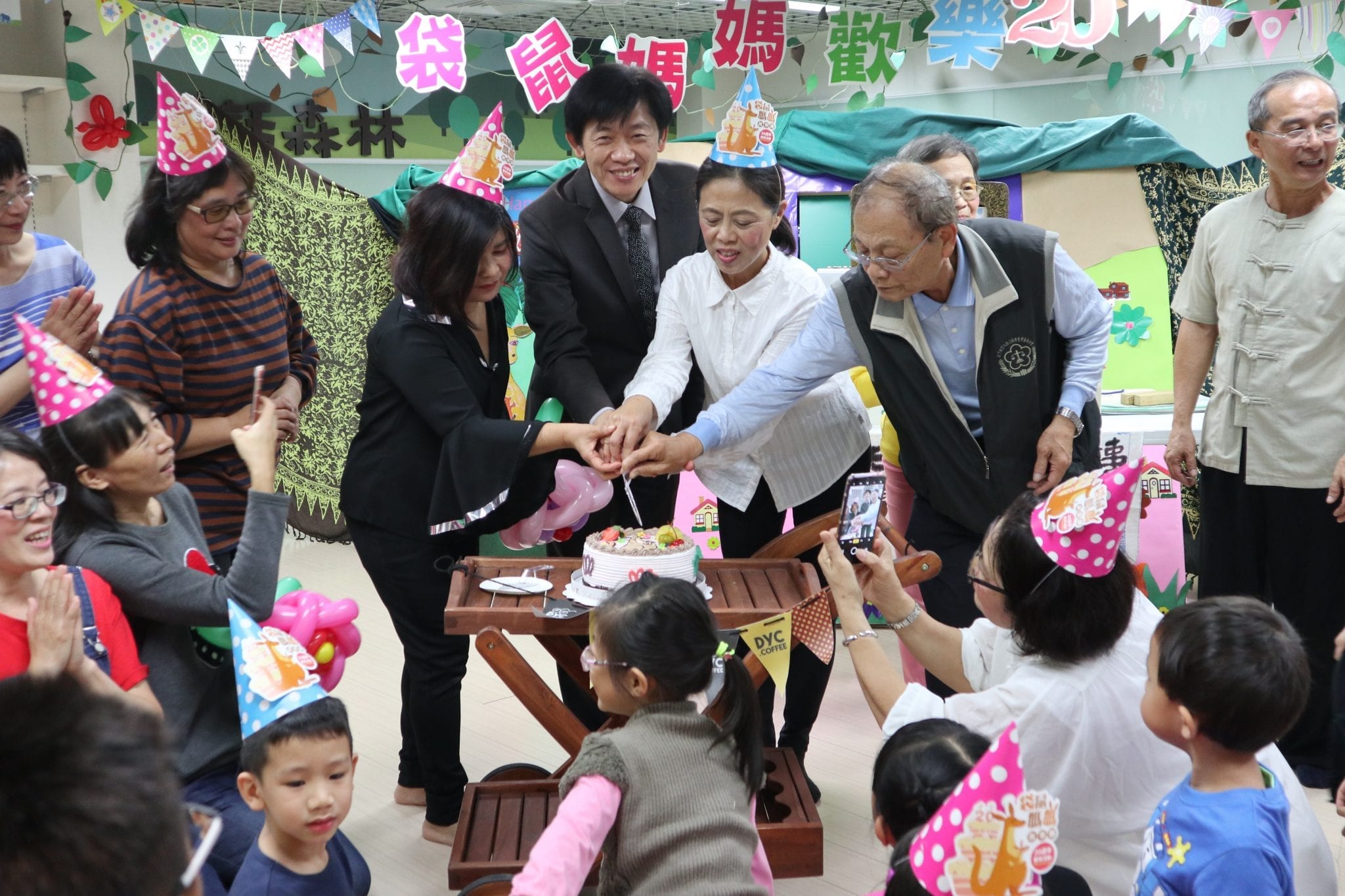 新營文化中心圖書館     歡慶袋鼠媽媽成立20週年