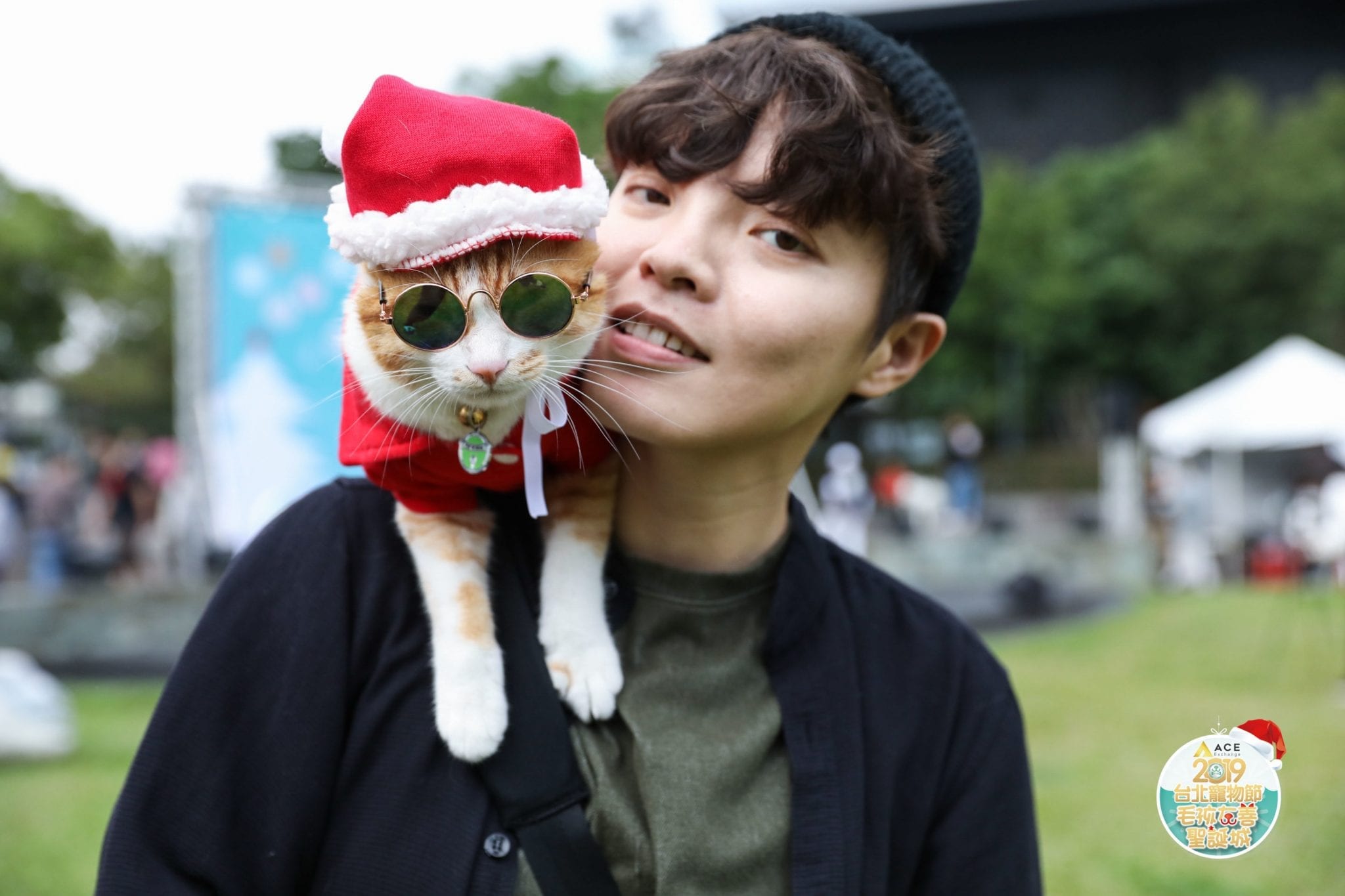 飼主與毛孩信義廣場歡度聖誕節