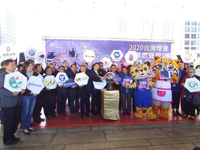 台灣燈會6米機器人展產業縮影