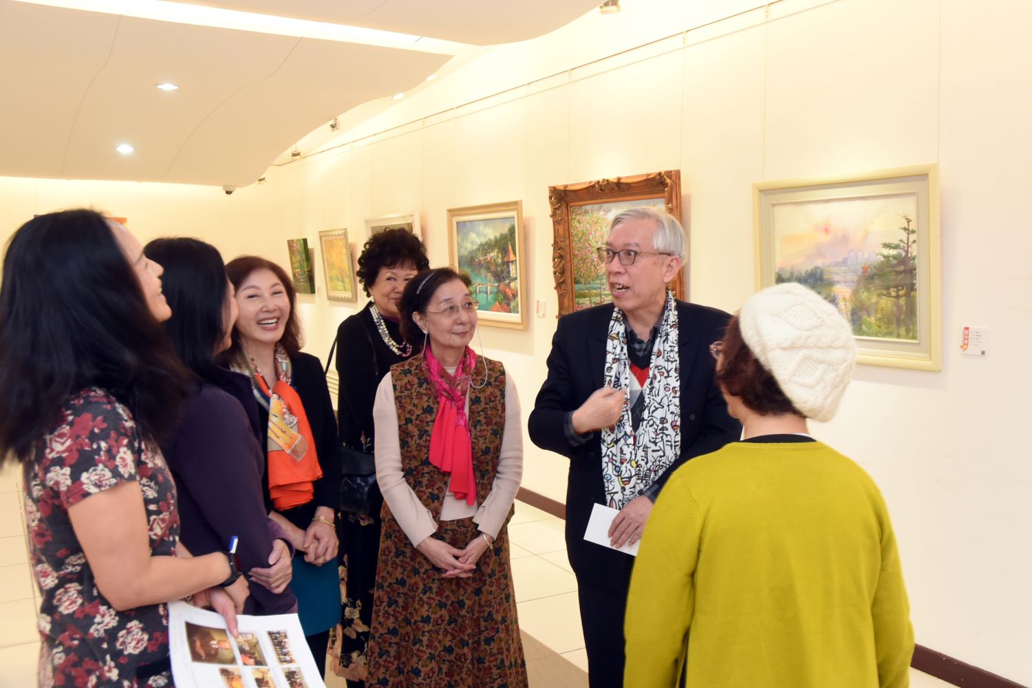 台北市西畫女畫家畫會聯展    豐神異彩兼容並蓄