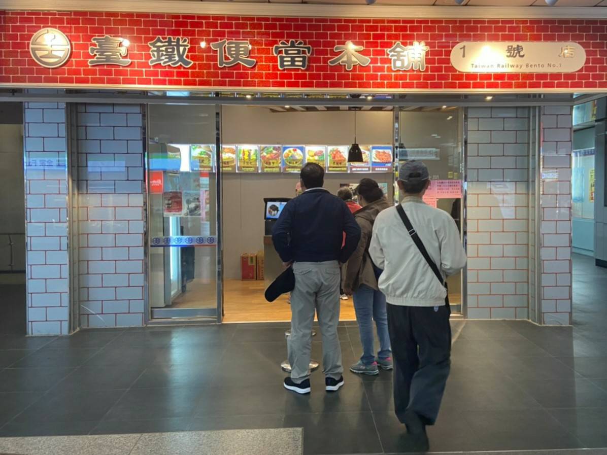 臺鐵推暖心便當向醫護人員致敬