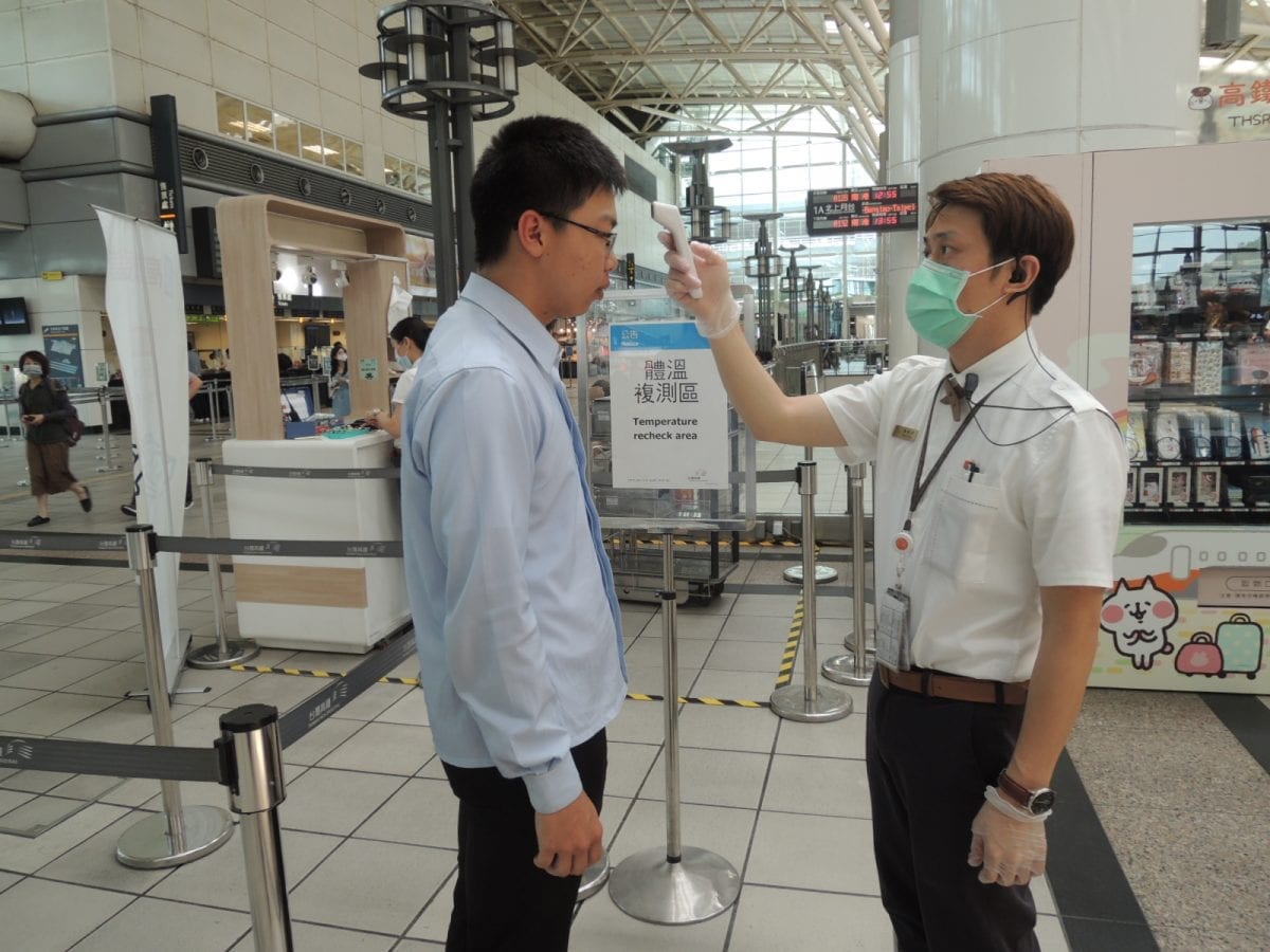 交通部防疫再升級   交通場站、郵局提前4月1日全面量體溫