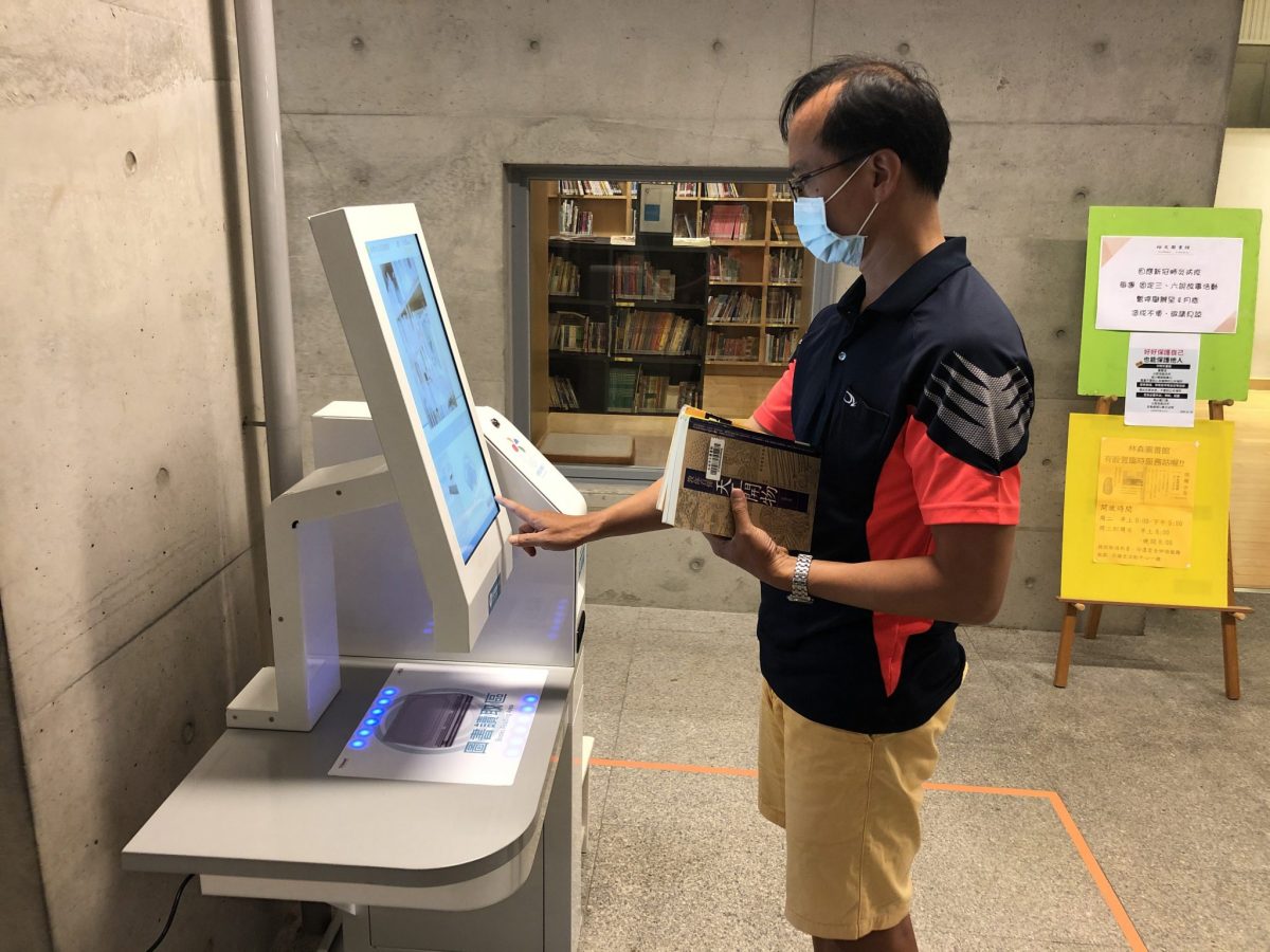 臺南市圖書館添科技生力軍   自助借書好容易