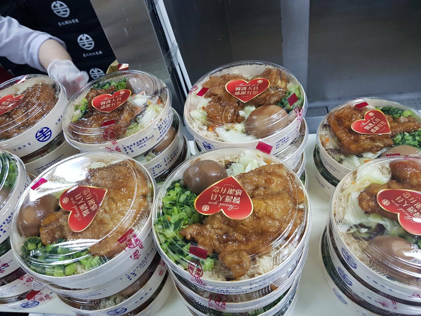 暖心便當增菜色    致敬醫護人員不打烊