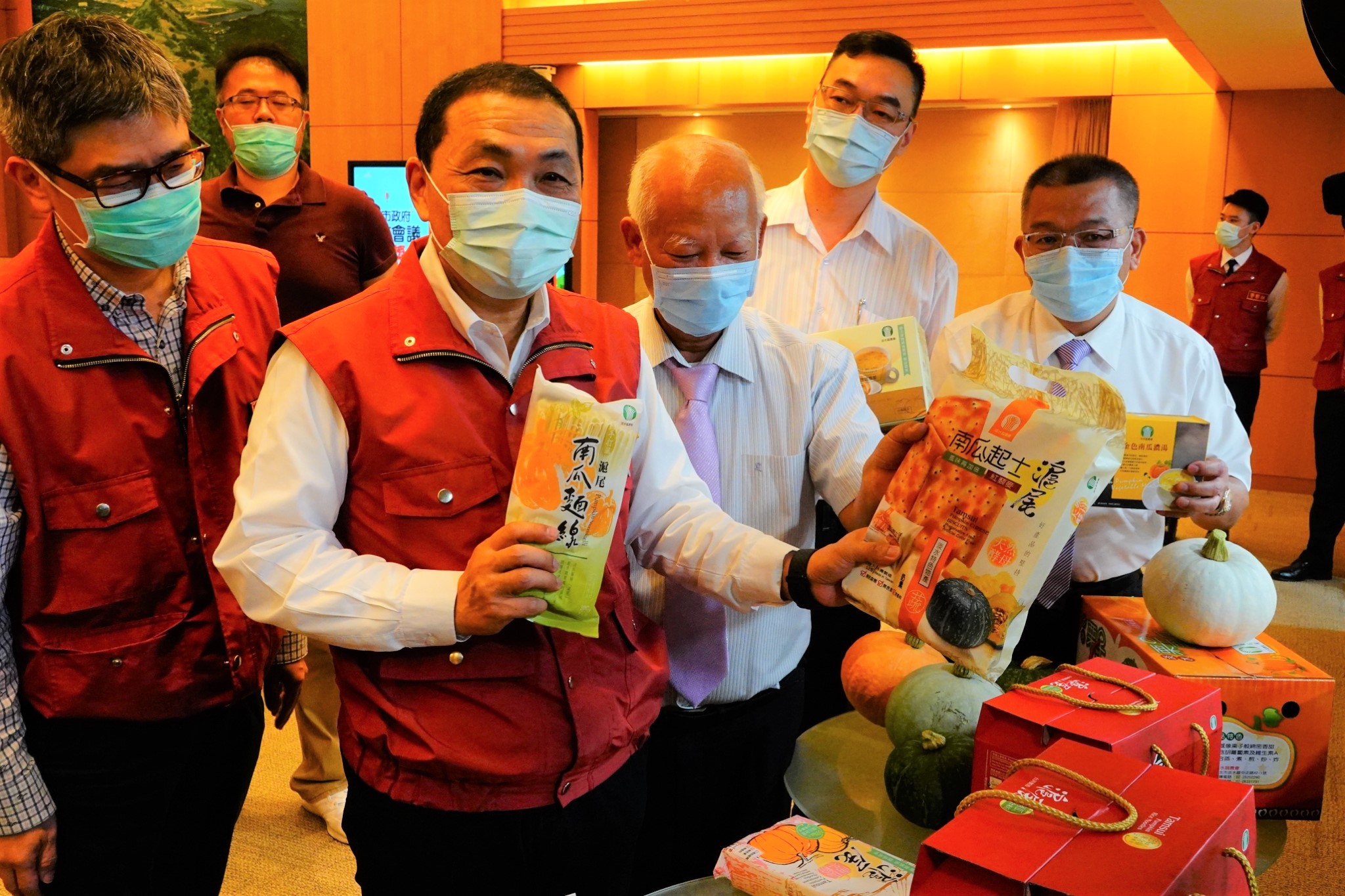 侯友宜防疫不忘照顧在地農業   美味得來速拓商機