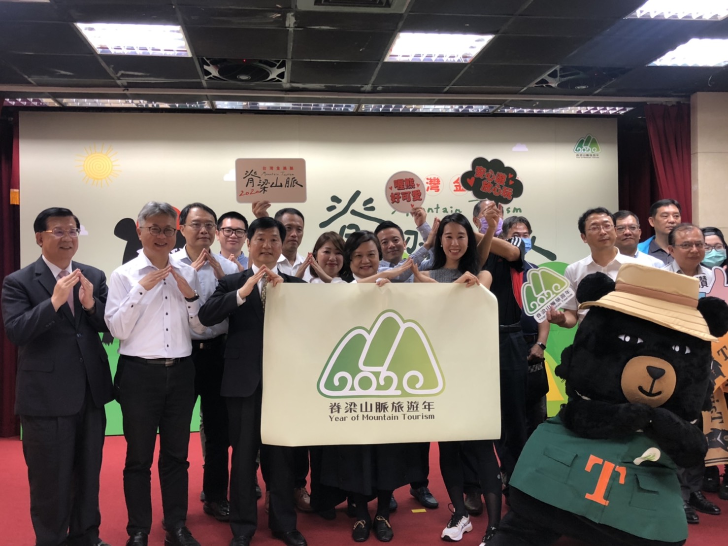 親山樂水 登高望遠  交通部脊梁山脈攝影展 京站廣場展出