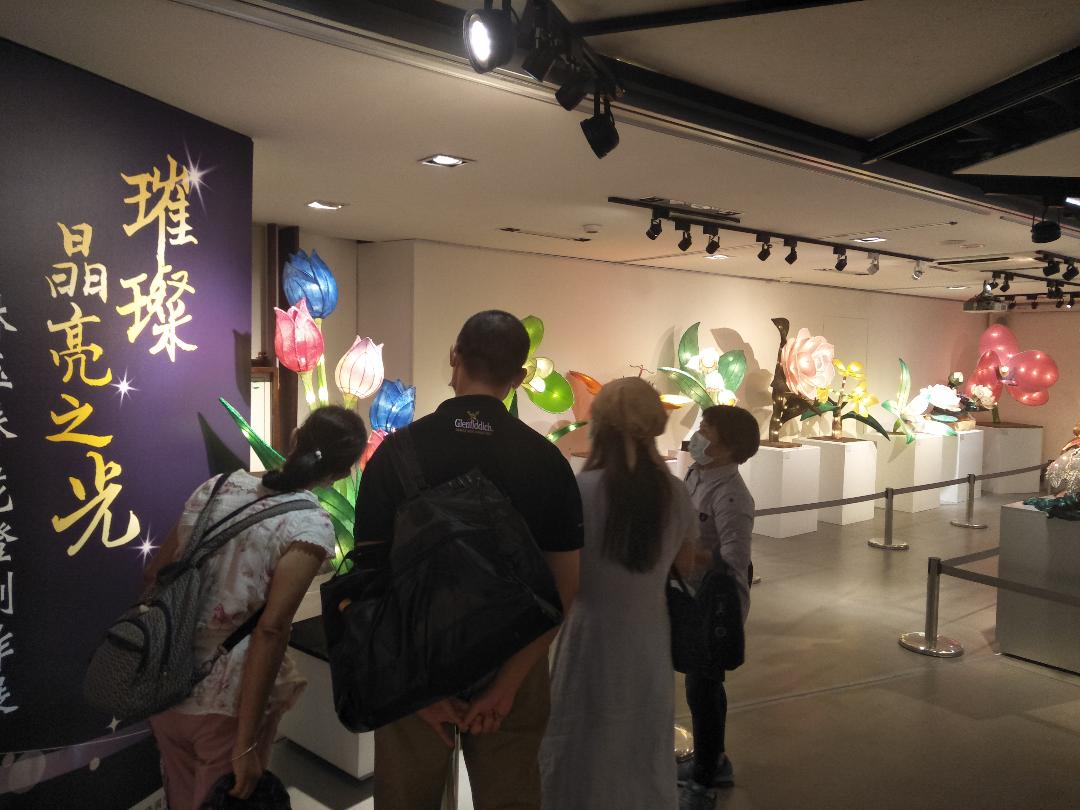 中秋何處去？迷你燈會好吸睛！ 「璀璨晶亮之光─林玉珠花燈創作展」不容錯過