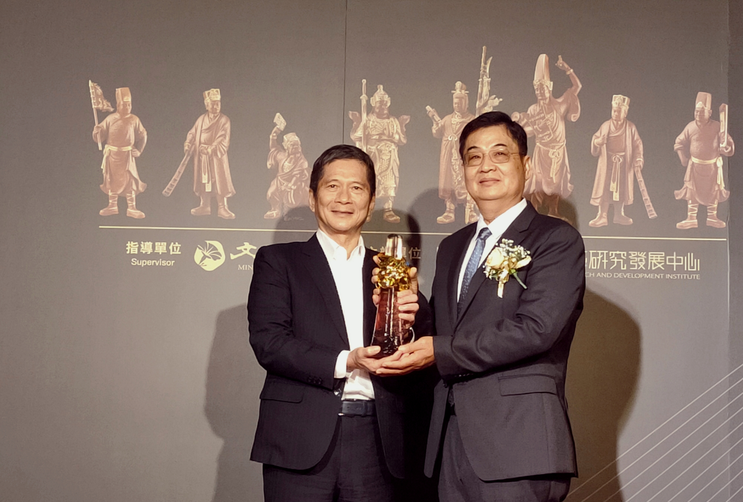 承心啟藝  融匯東西  木雕工藝師陳啟村獲國家工藝成就獎  備受推崇
