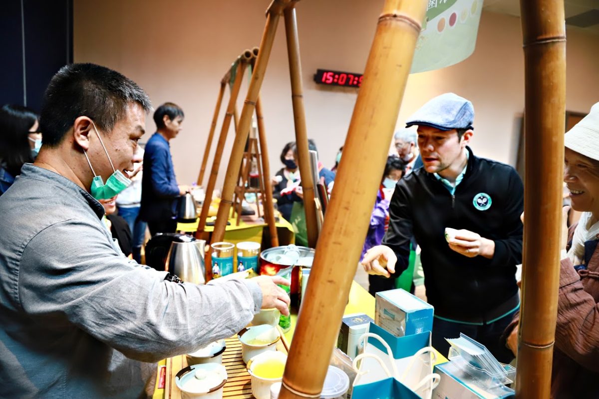 首屆推動臺灣有機茶國際品茗交流暨媒合會 中英日版臺灣特色茶風味輪行銷國際