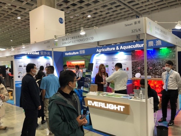 石斑魚苗新希望!億光電子與台大團隊研發出石斑魚專用LED燈具!