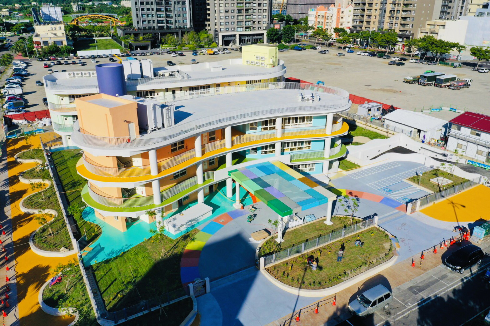 全國首座0至6歲托育園區「新竹縣嘉豐非營利幼兒園」榮獲紐約設計獎銀牌