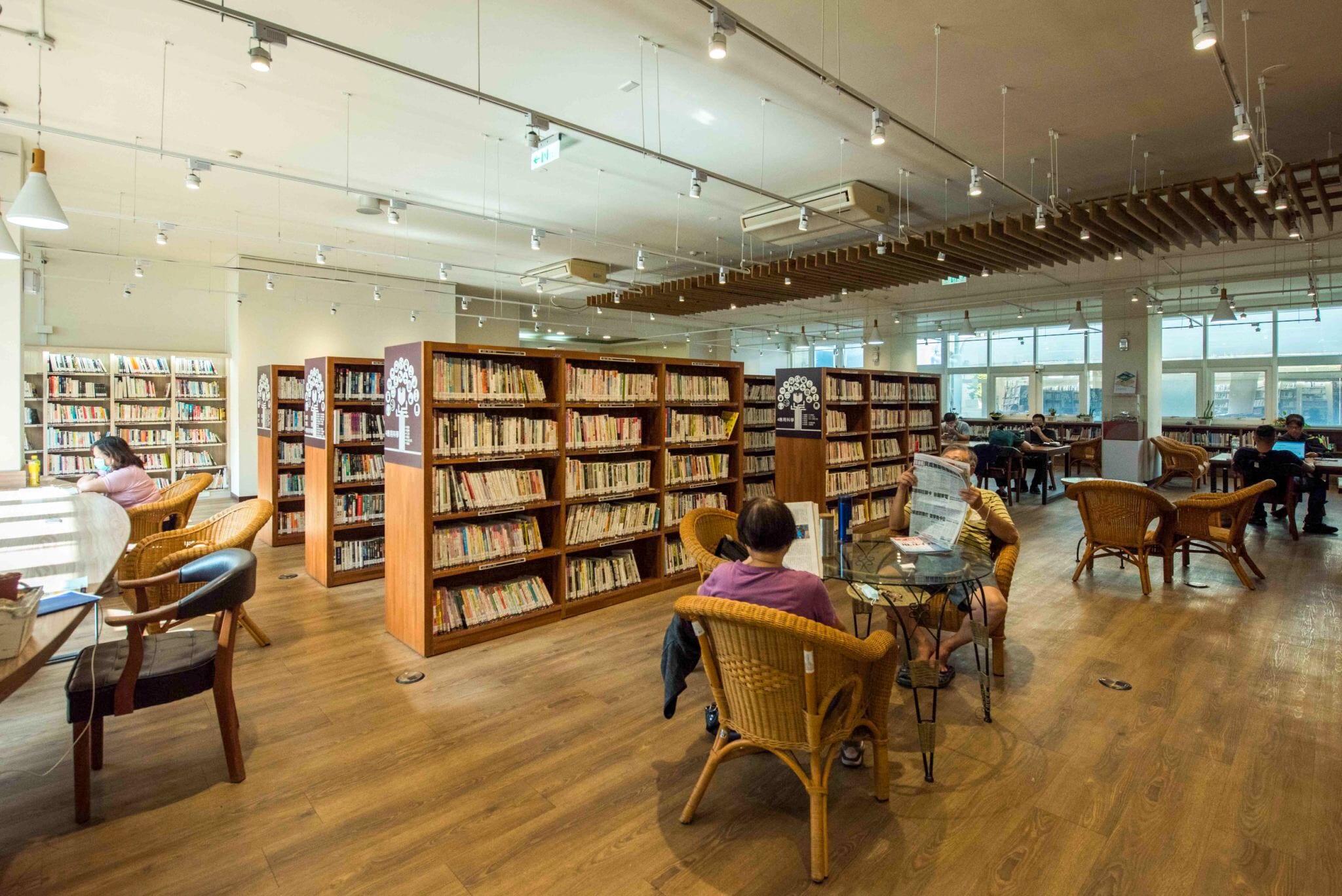 防疫新生活  中市圖109年圖書借閱量和人次創新高