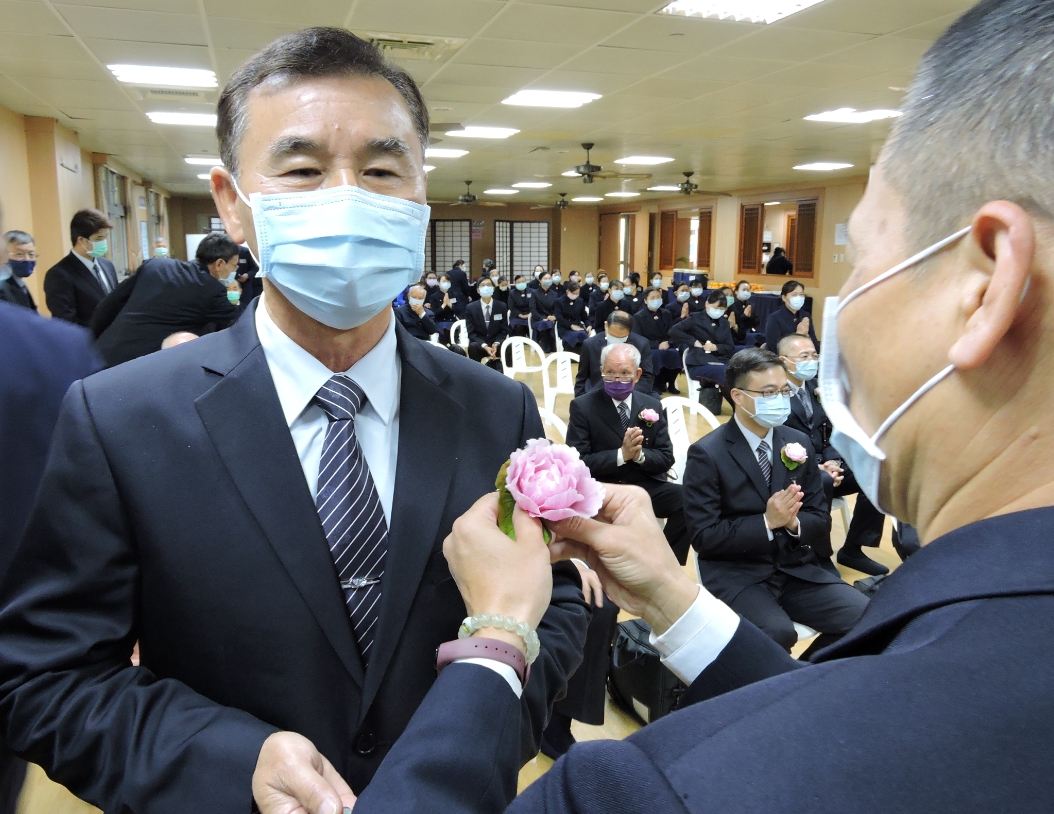 海陸中將卸下戎裝  投入關懷志工行列