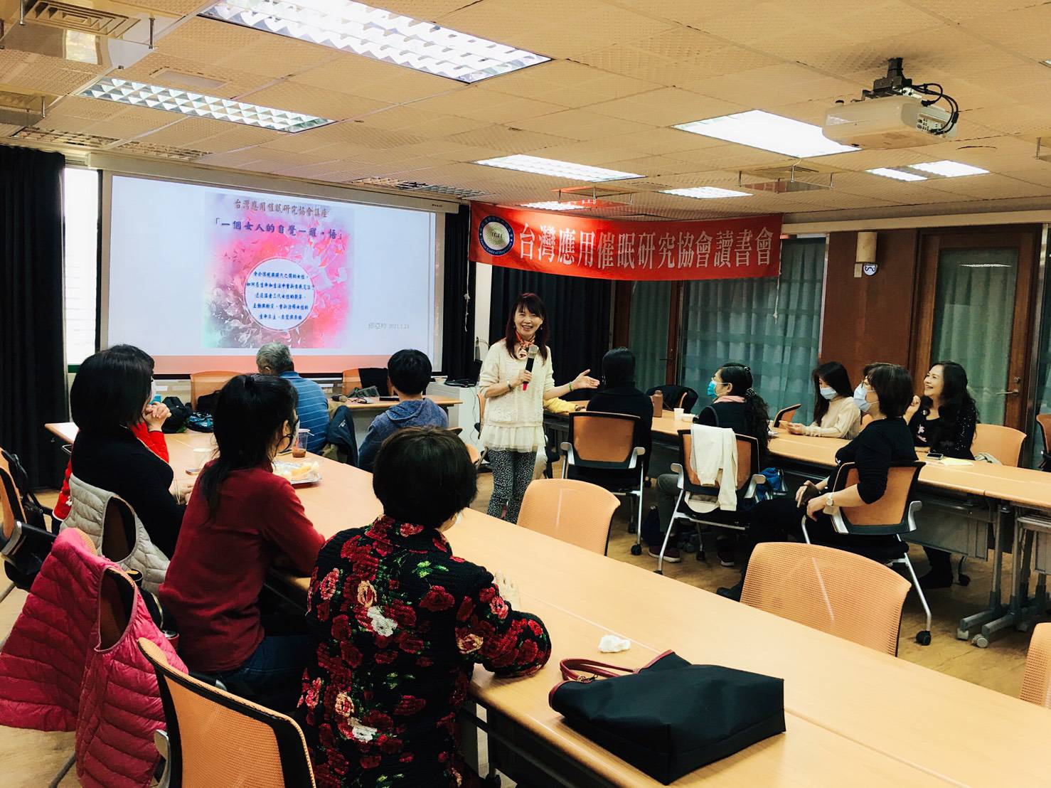 女性、藝術、催眠  女人的自覺與醒悟講座發人深省