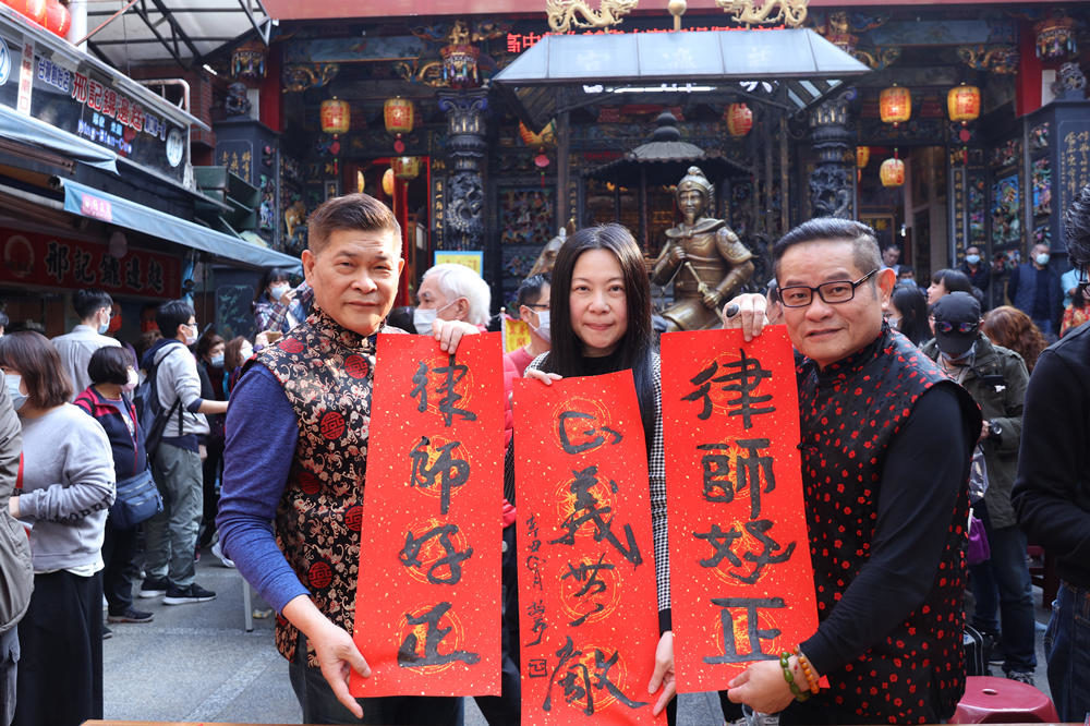 傳遞真善美正能量    許效舜用書法溫暖人心