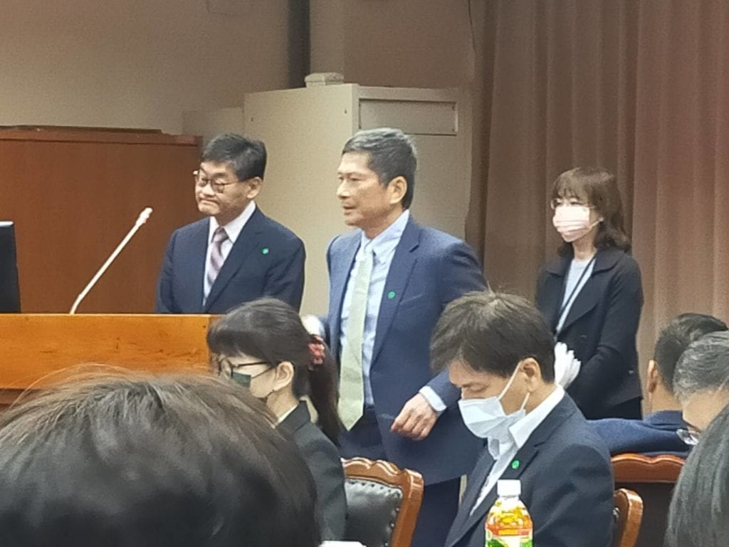未備詢結束就逕自下台,李永得(中)遭主席糾正。(記者 辛澎祥/攝)