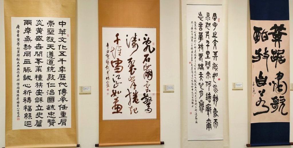 書法名家大師的作品成為展場矚目焦點。（記者 辛澎祥/攝）
