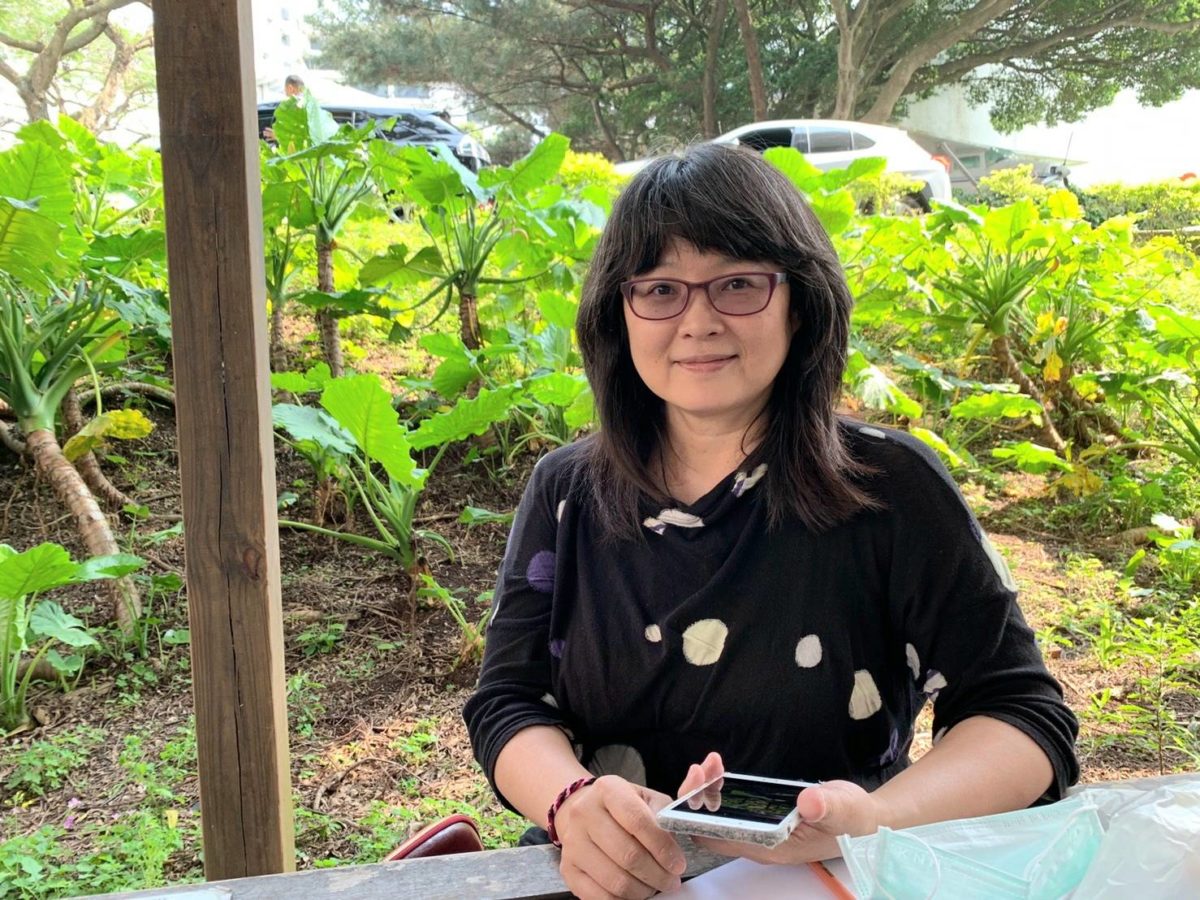 武林揮劍，捲起千堆雪－蔡海如的自傳畫冊「女口武林」