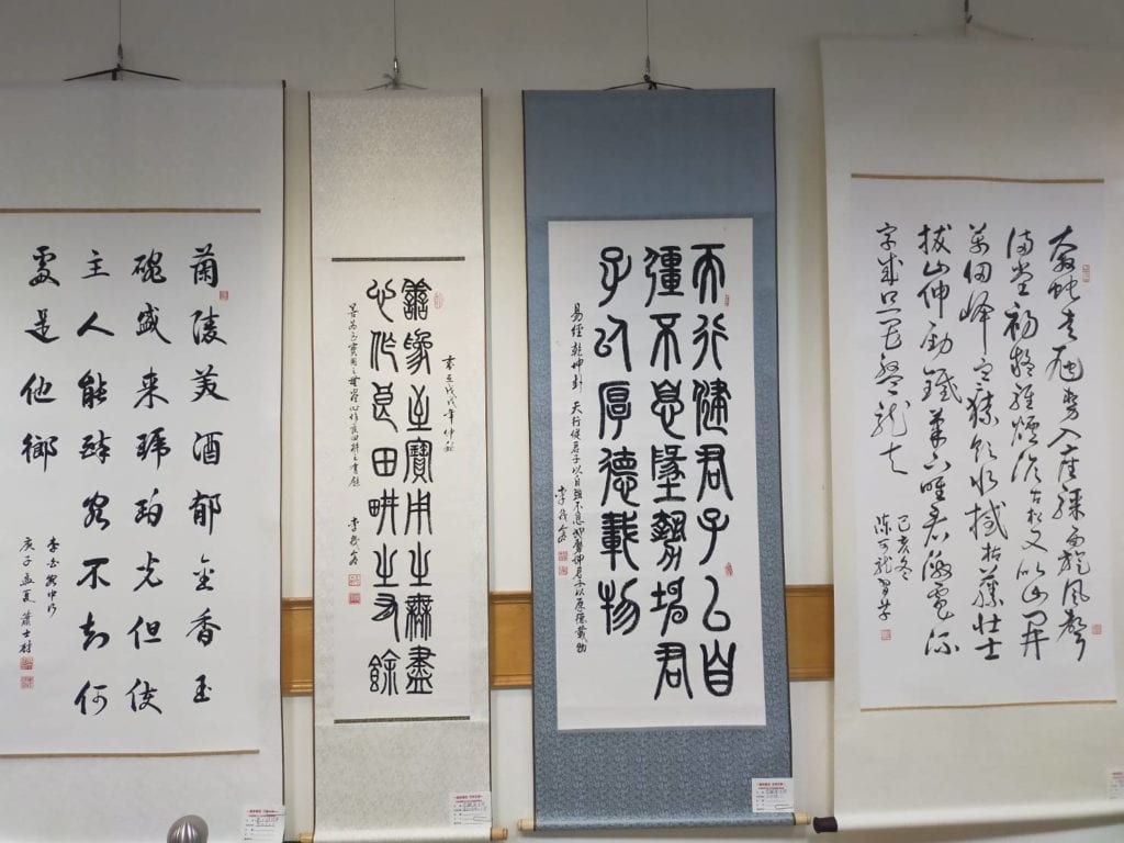將軍藝術家的書法技藝出眾,頗受關注。(記者 辛澎祥/攝)