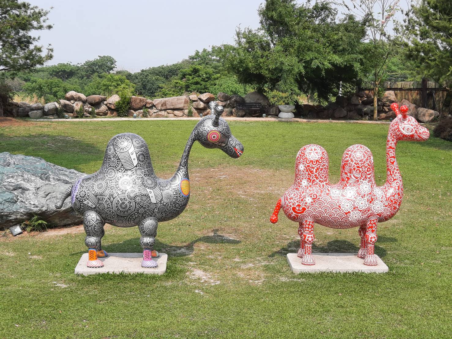一同穿越地平線的盡頭－洪易和「洪易美術館」