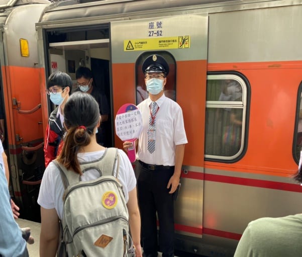 因應疫情   臺鐵局加強尖峰時段人流管制措施