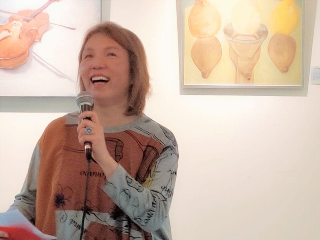 當代藝術家蔡麗莉對於首次個展,顯得既興奮又期待。(記者 辛澎祥/攝)