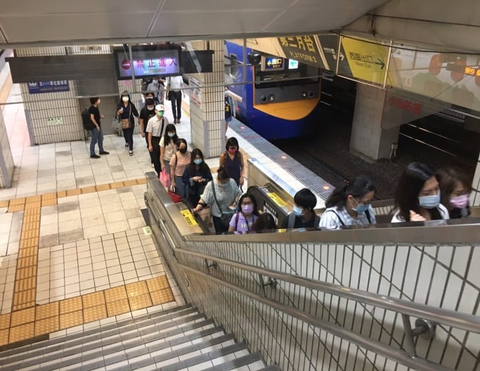 台鐵的動線管制得宜。