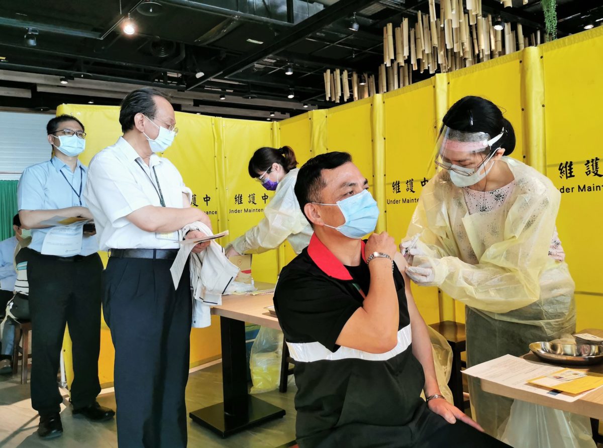桃機總經理率員工接種疫苗  嚴密國門防護