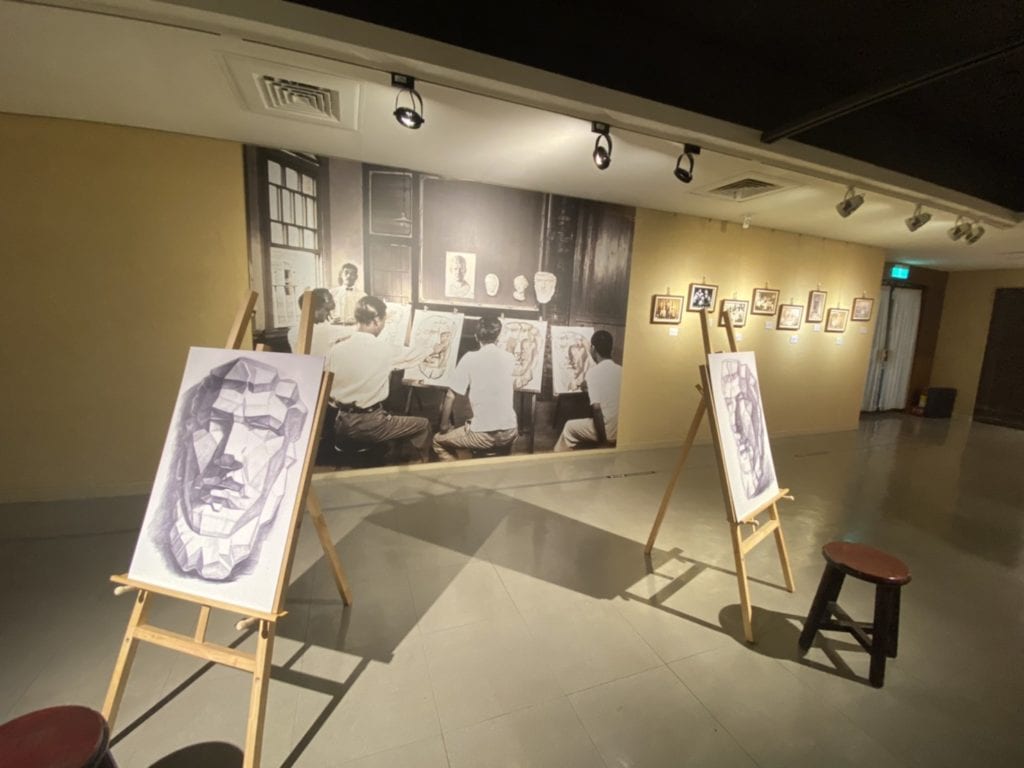 現場展示一角，仿若重現當年「臺灣繪畫研究所」作畫場景。 （圖/桃園文化局提供）