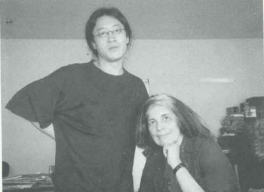詩人貝嶺與蘇珊.桑塔格合影,孟浪攝影(2000)(轉自《在土星的光環下》,傾向出版社2007)
