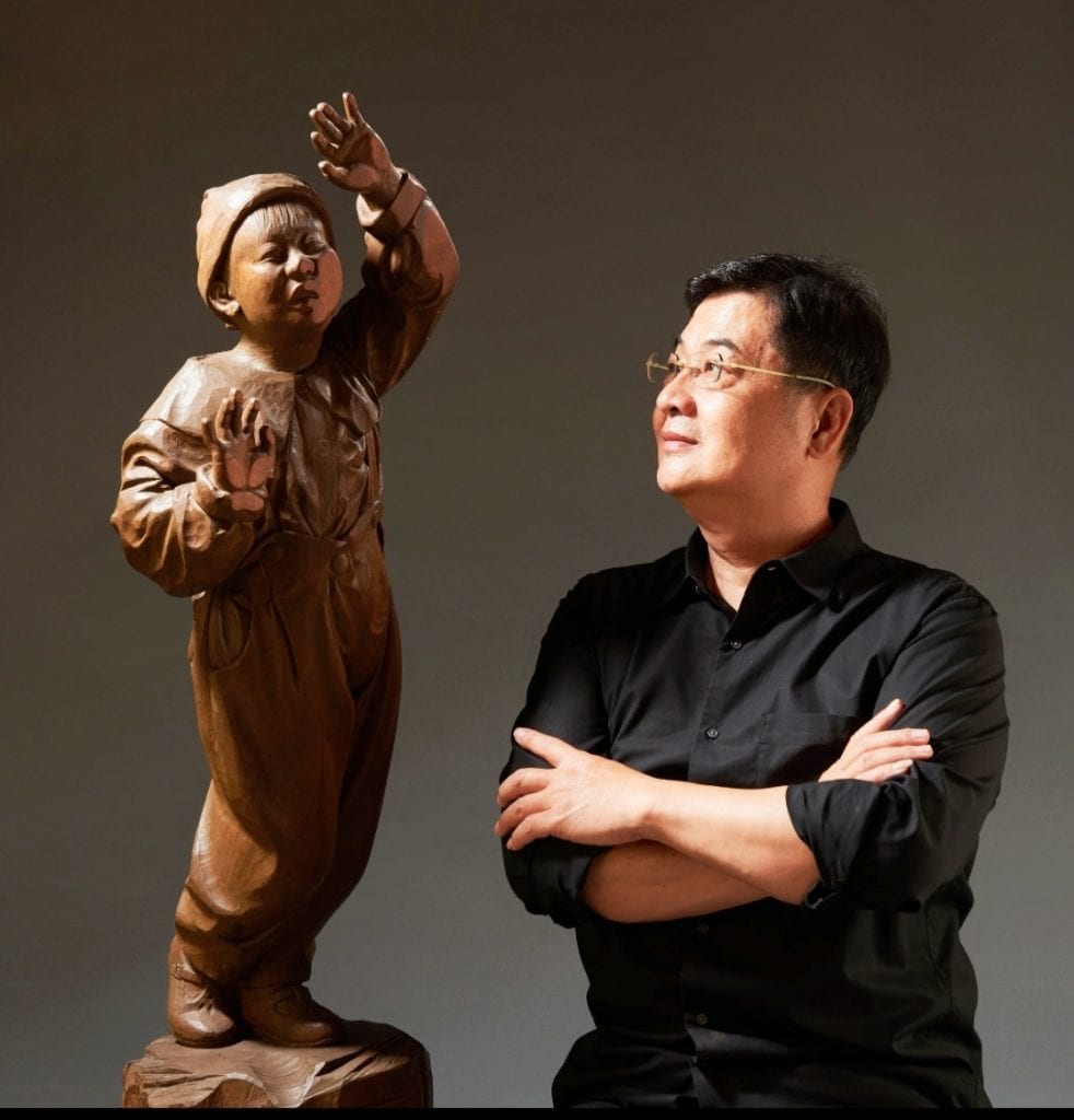 看著自己刻苦銘心的創作,陳啟村老師的藝術生命更顯精彩。