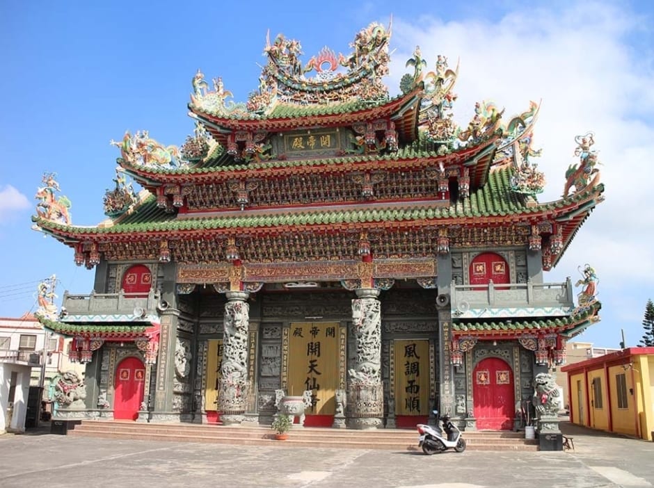 歷史悠久的澎湖鼎灣開帝殿,遠近馳名,已成澎湖文教與旅遊勝地。
