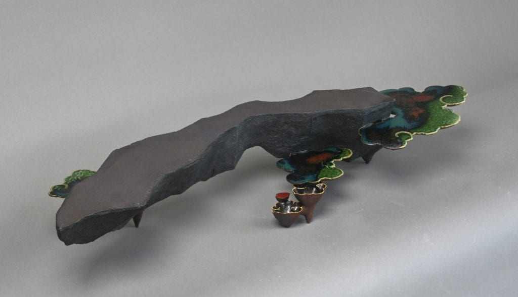 劉榮輝的作品《雲中石》，榮獲「第十屆達拉維拉國際陶藝雙年展」展現代陶藝類的首獎