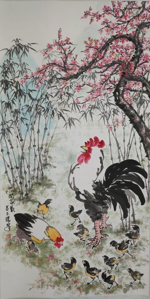 呂玉環理事長的水墨畫作品「闔家歡」,以鷄群家族的和樂畫面讓人有重生般的快慰。(圖/呂玉環 提供)