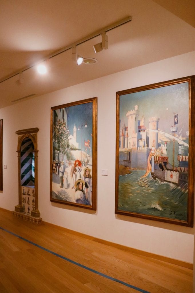 馬里塞爾博物館(Museu de Maricel) 中到由加泰現代派畫家聖地亞哥.魯西諾爾 (Santiago Rusiñol) 創作的畫作