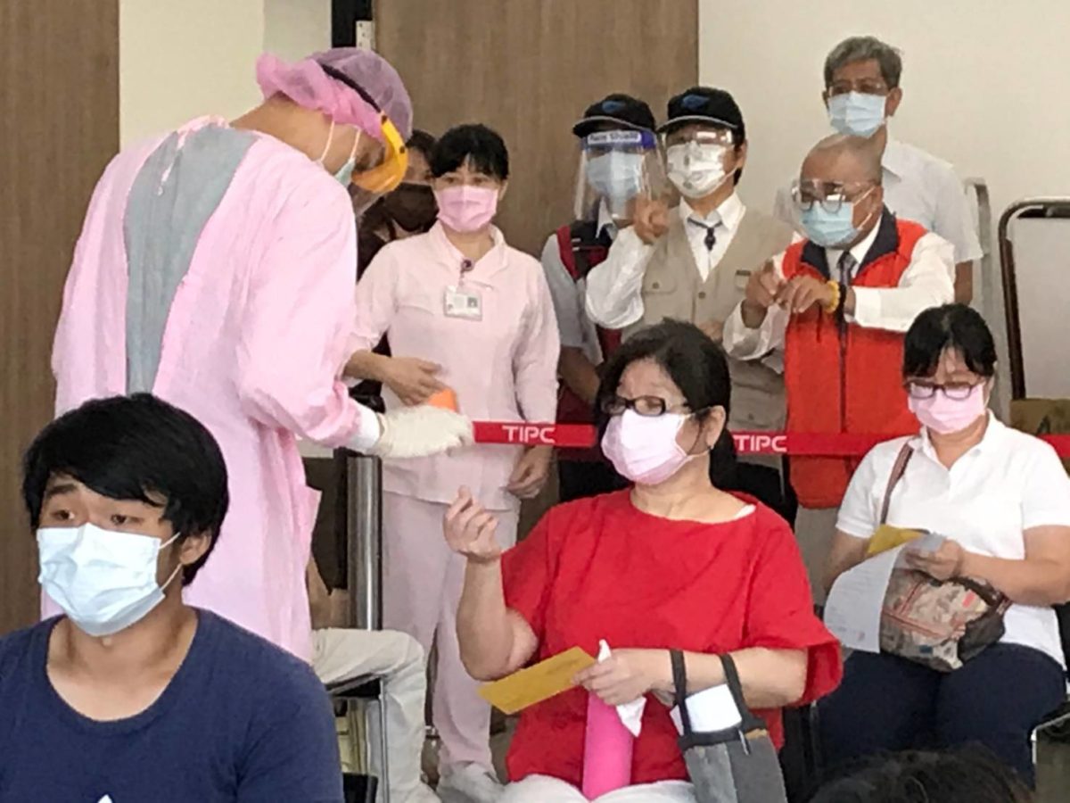 交通部祁文中次長視察基隆港、松機第一線人員疫苗施打情形