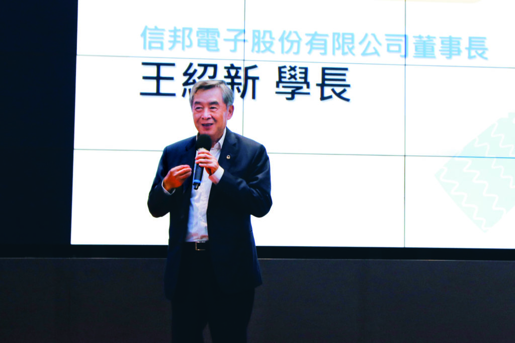 淡江大學校友王紹新企業家每年慨捐鉅額獎學金給學生們領取及補助，成為校園及業界所傳頌之佳話，備受師生讚譽。（圖/淡江大學 提供）