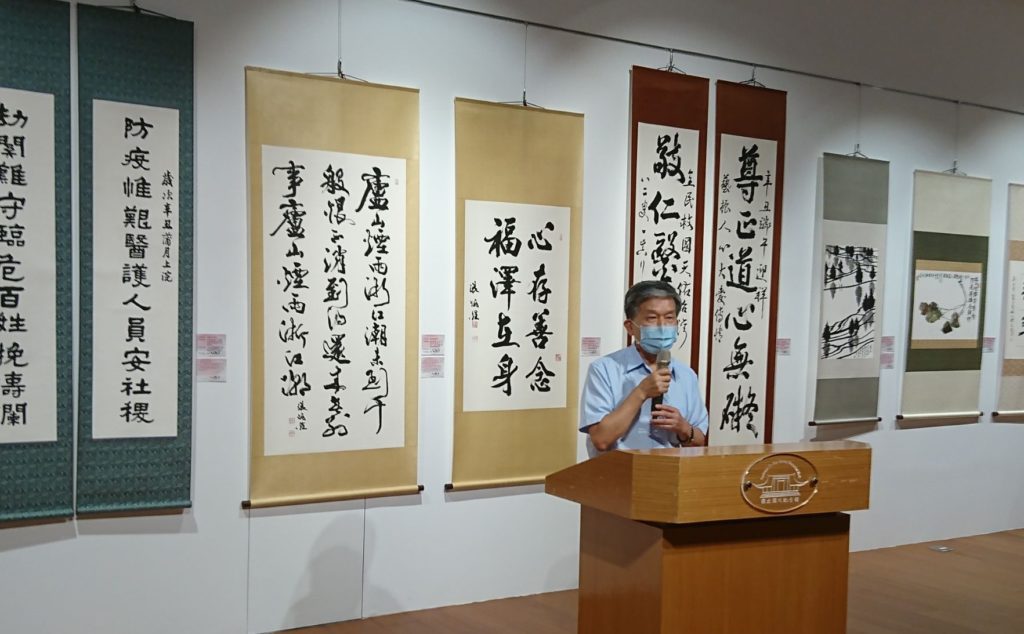 ▲國立台灣藝術大學榮譽教授羅振賢,強調防疫作品展具有時代意義。(圖/楊大本攝)