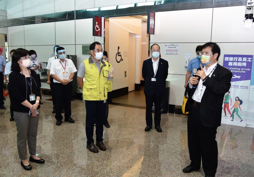 祁文中次長現場了解機場出入境動線劃設、專屬廁所等措施