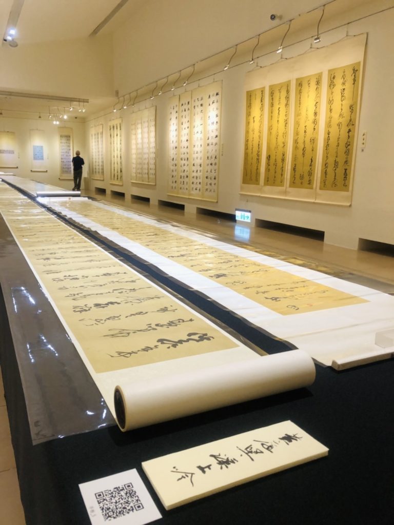 赤井清美的書體手卷作品「黃庭堅溪上吟」，呈現草書筆觸的豪邁大器，令人嘆為觀止。（圖/長歌藝術傳播 提供）