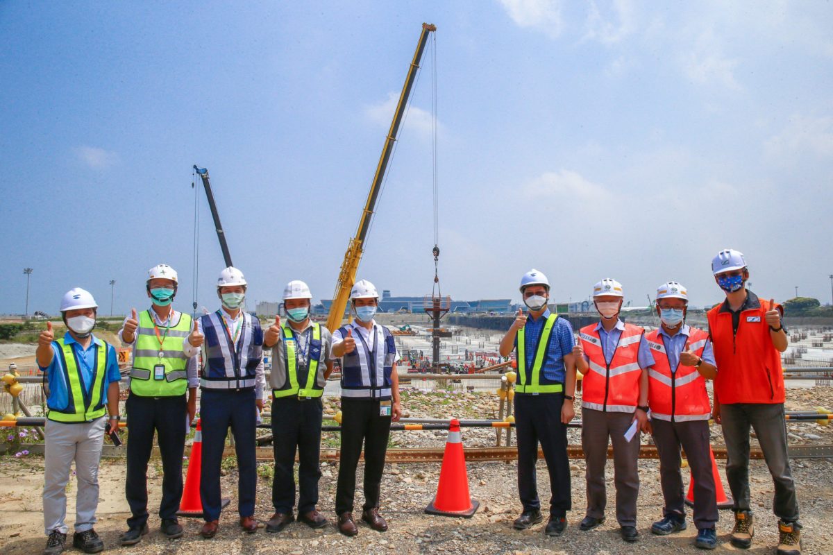 三航廈首支鋼柱組立  第三航站區建設全面啟動   2024 年起分階段投入營運