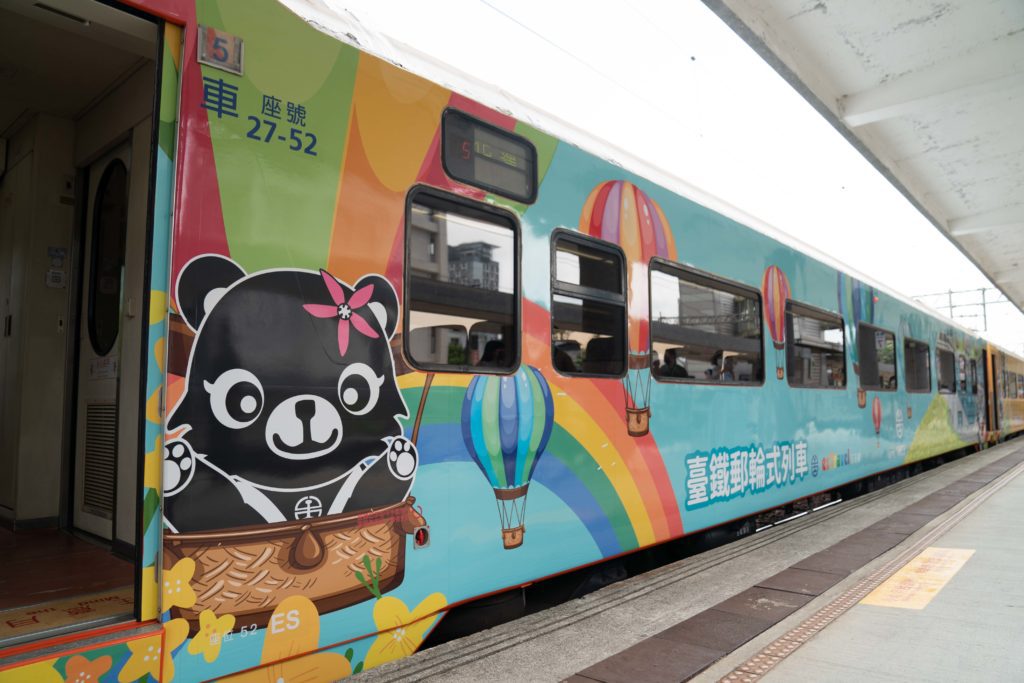 郵輪式列車全新車廂彩繪