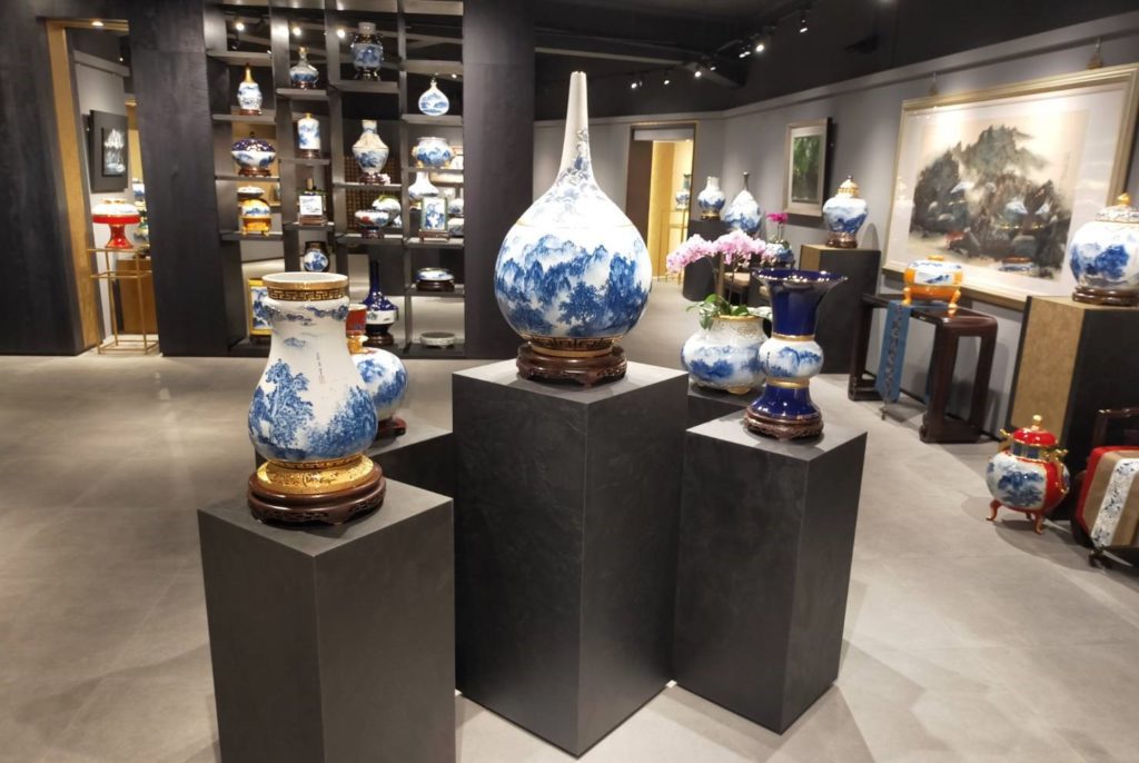 心月藝術中心的作品展示皆為卓麗秋老師的專注與心力投擲的創作而來。(記者 辛澎祥/攝)