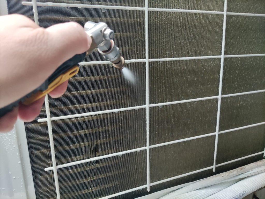 新北市空調保養優惠專案，希望幫助受到疫情衝擊的店家，在成本上節省支出開銷，兼顧節能及防疫。（圖/經發局提供）