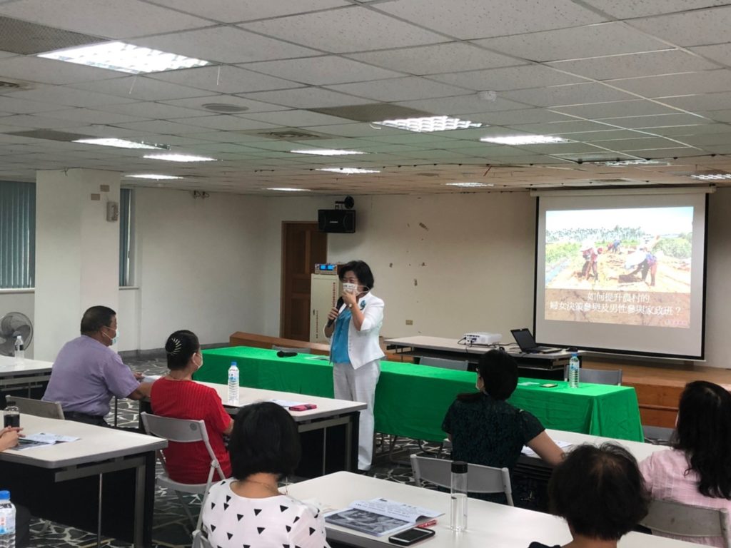 黃瑞汝老師於瑞芳地區農會講授性平課程