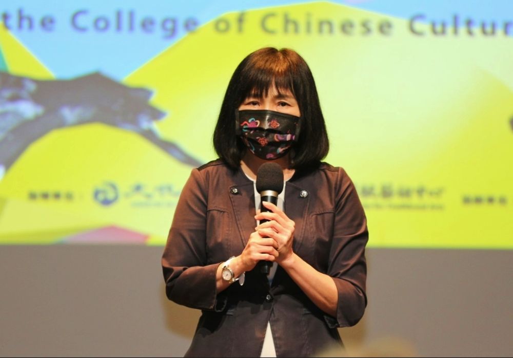 傳藝中心主任陳悅宜致詞時表達對北管靈安社傳承的重視與肯定之意。(記者 辛澎祥/攝)