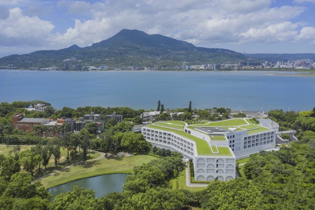 ▲位於淡水老街與漁人碼頭中間的滬尾藝文園區,在新北市政府及將捷文創的努力下,現已成為北海岸一知名景點、青春山海線上的一顆珍珠。〈經發局提供〉