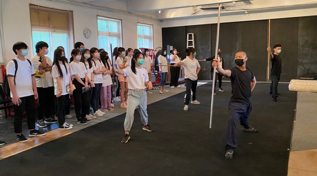 ▲110年新北文化大使學員深入藝文場館,體驗文化藝術。〈文化局提供〉